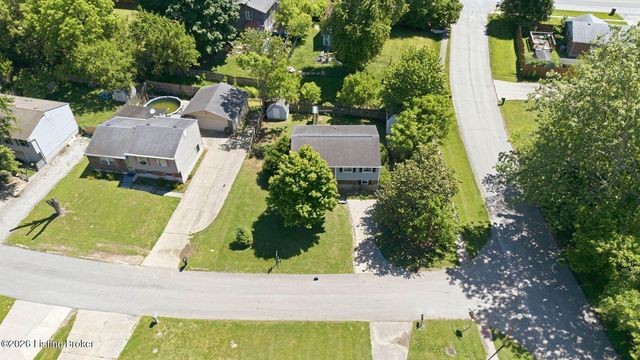 8217 Sealston Dr, Louisville, KY 40228