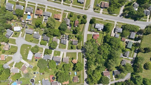 8217 Sealston Dr, Louisville, KY 40228