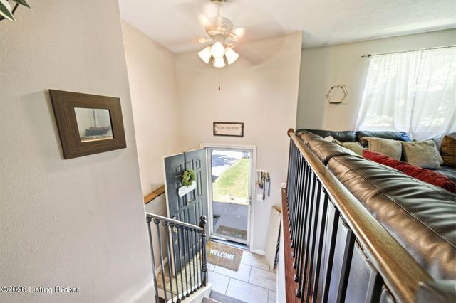 8217 Sealston Dr, Louisville, KY 40228