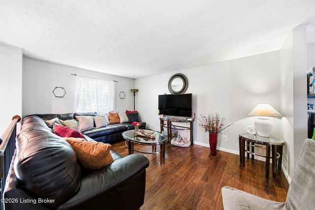 8217 Sealston Dr, Louisville, KY 40228