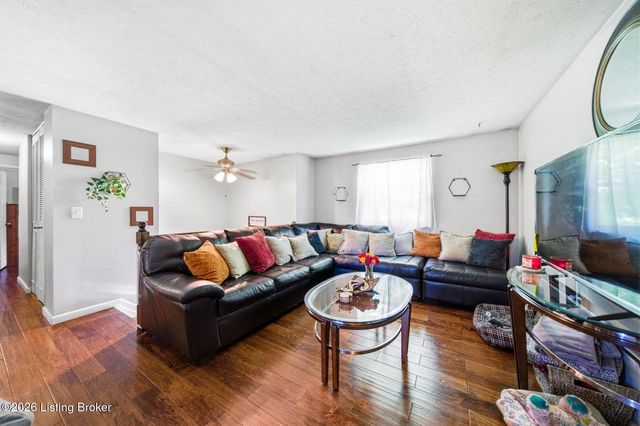 8217 Sealston Dr, Louisville, KY 40228