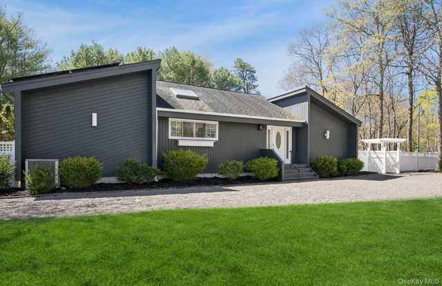 57 Bellows Terrace, Hampton Bays, NY 11946