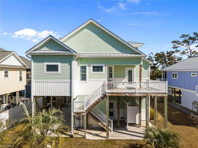 111 SE 44Th Street, Oak Island, NC 28465