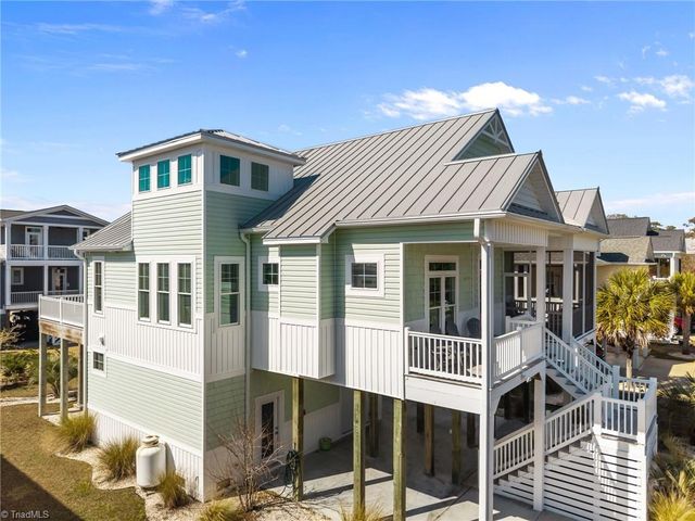 111 SE 44Th Street, Oak Island, NC 28465
