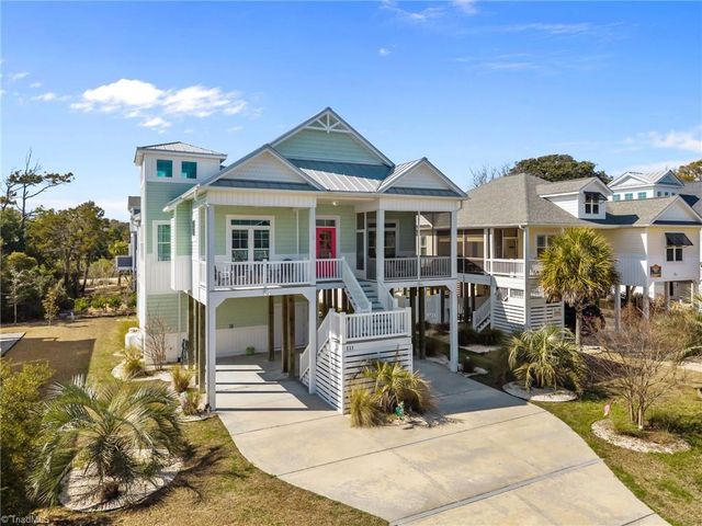 111 SE 44Th Street, Oak Island, NC 28465