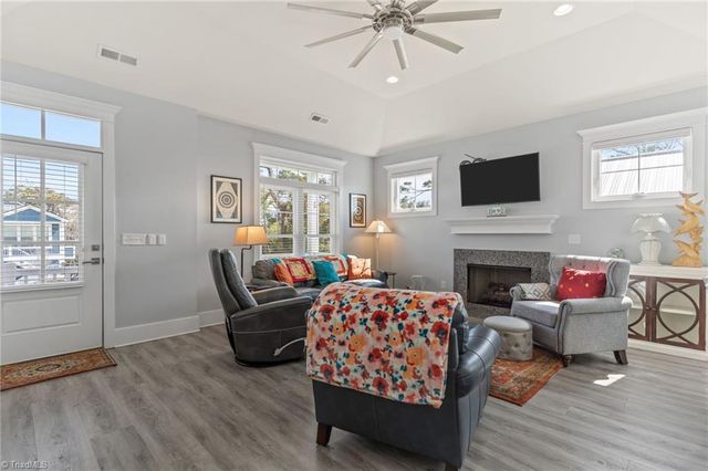 111 SE 44Th Street, Oak Island, NC 28465