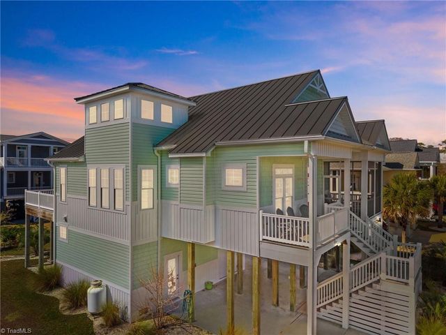 111 SE 44Th Street, Oak Island, NC 28465