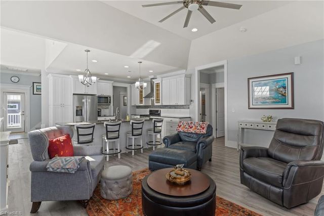 111 SE 44Th Street, Oak Island, NC 28465