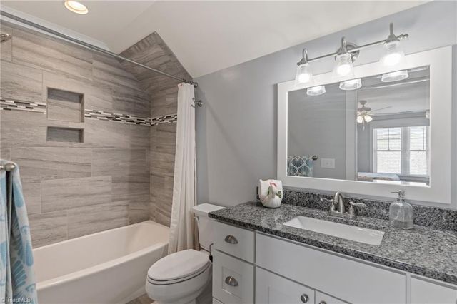 111 SE 44Th Street, Oak Island, NC 28465