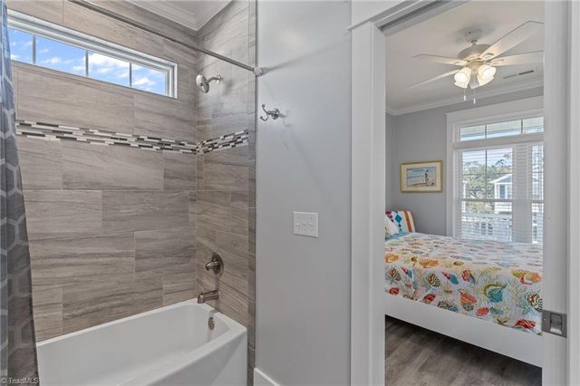 111 SE 44Th Street, Oak Island, NC 28465