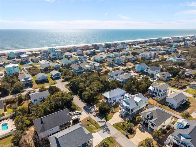 111 SE 44Th Street, Oak Island, NC 28465