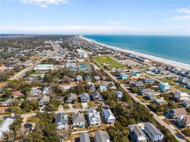111 SE 44Th Street, Oak Island, NC 28465