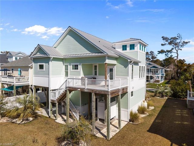 111 SE 44Th Street, Oak Island, NC 28465
