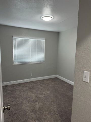 1851 Knickerbocker Dr, Stockton, CA 95210
