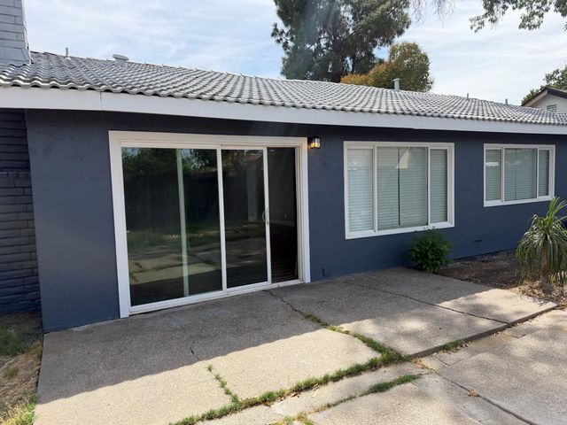 1851 Knickerbocker Dr, Stockton, CA 95210