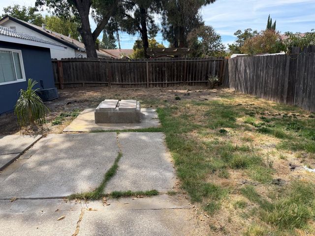 1851 Knickerbocker Dr, Stockton, CA 95210