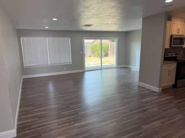 1851 Knickerbocker Dr, Stockton, CA 95210