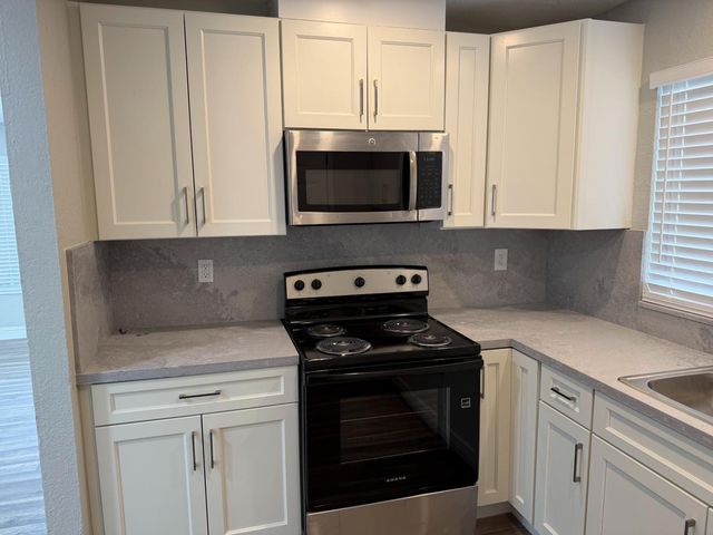 1851 Knickerbocker Dr, Stockton, CA 95210