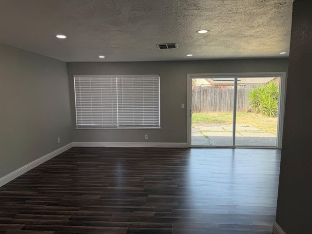 1851 Knickerbocker Dr, Stockton, CA 95210