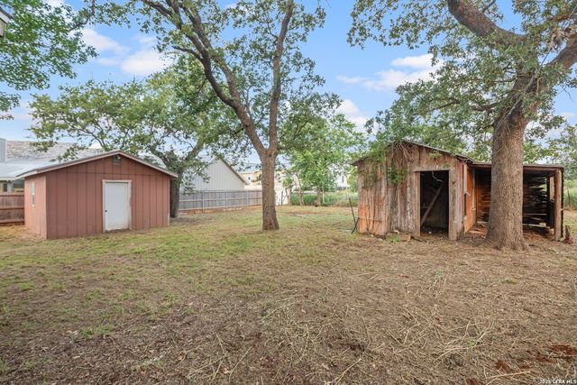 604 N Cherry St, Fredericksburg, TX 78624
