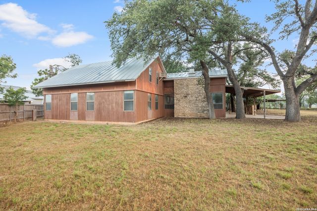 604 N Cherry St, Fredericksburg, TX 78624