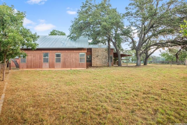 604 N Cherry St, Fredericksburg, TX 78624