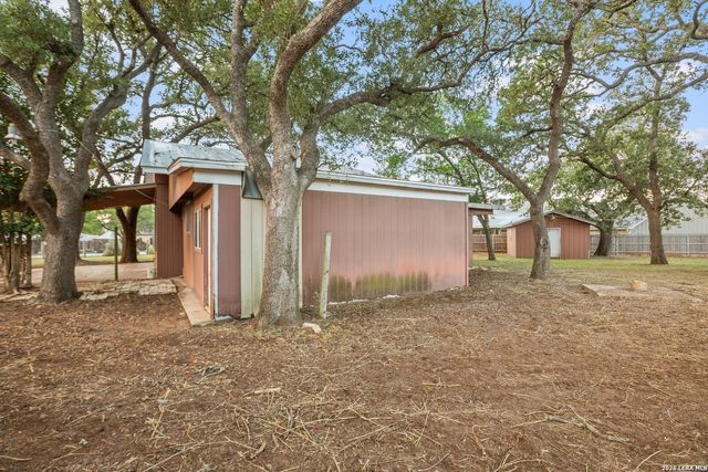 604 N Cherry St, Fredericksburg, TX 78624