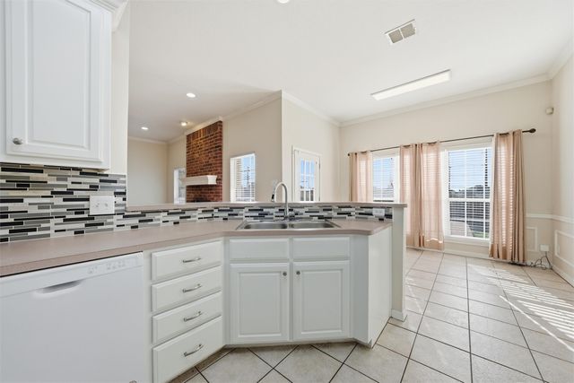 217 Keswick Drive, Hewitt, TX 76643