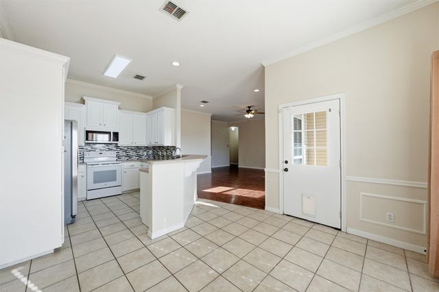 217 Keswick Drive, Hewitt, TX 76643