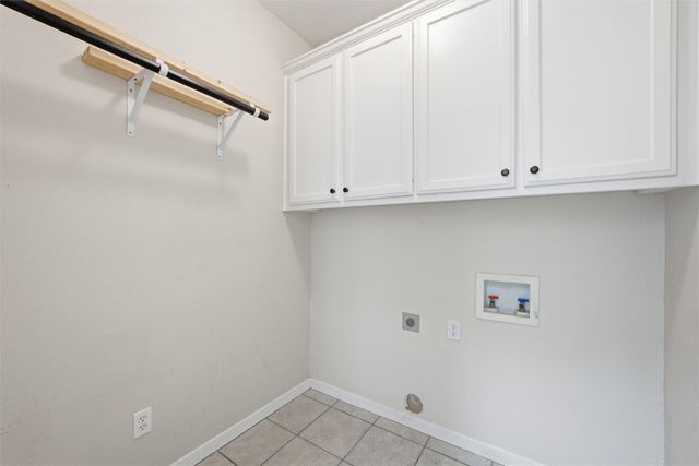 217 Keswick Drive, Hewitt, TX 76643