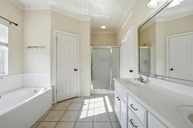 217 Keswick Drive, Hewitt, TX 76643