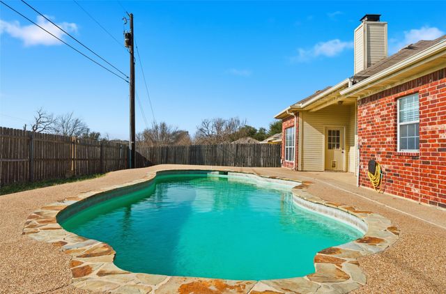 217 Keswick Drive, Hewitt, TX 76643
