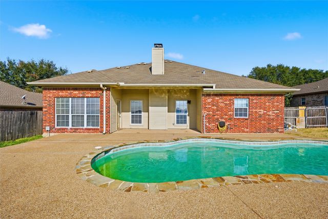 217 Keswick Drive, Hewitt, TX 76643