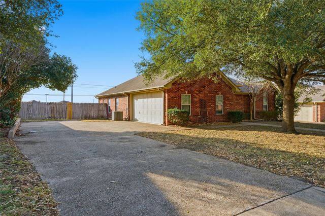 217 Keswick Drive, Hewitt, TX 76643