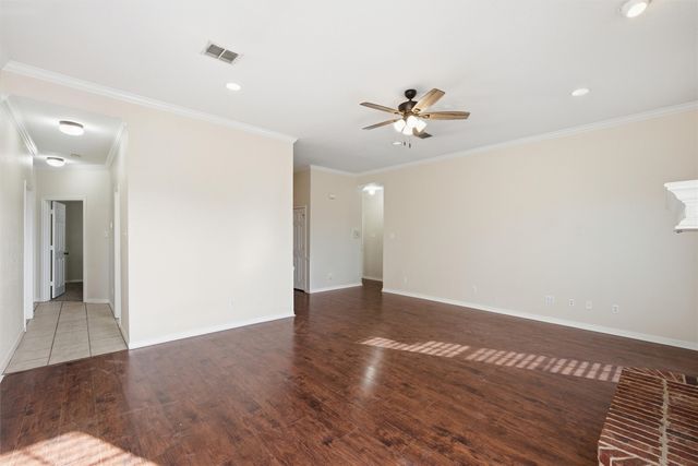 217 Keswick Drive, Hewitt, TX 76643