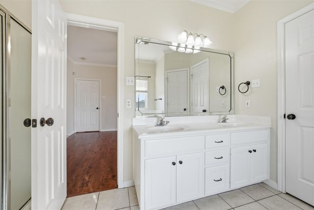 217 Keswick Drive, Hewitt, TX 76643