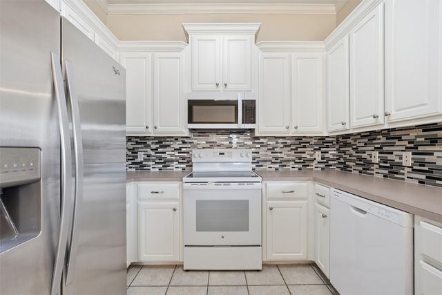 217 Keswick Drive, Hewitt, TX 76643