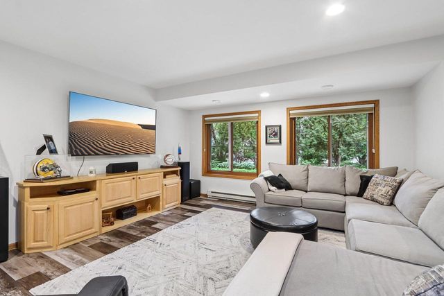 1917 Winchester Way, Waunakee, WI 53597