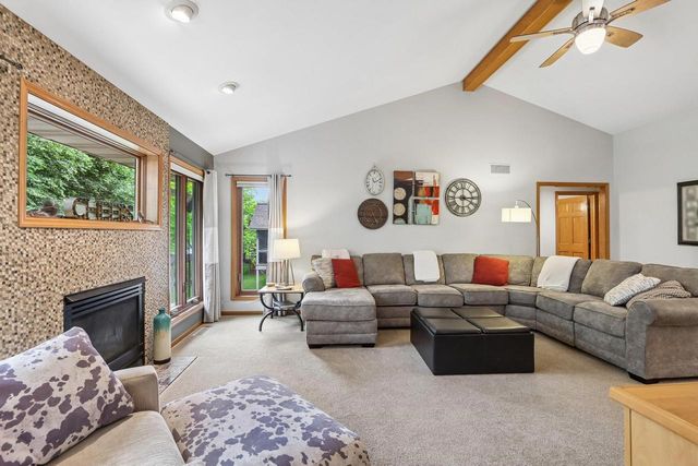 1917 Winchester Way, Waunakee, WI 53597