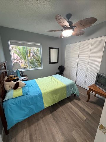 8117 Pelican Harbour Dr, Lake Worth, FL 33467