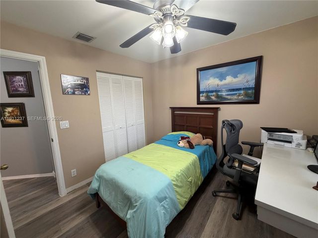 8117 Pelican Harbour Dr, Lake Worth, FL 33467