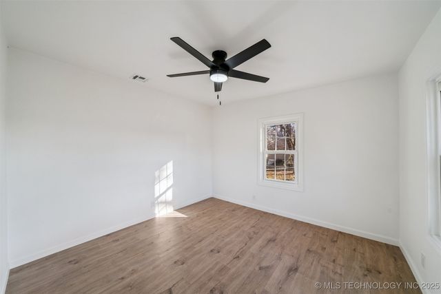 202 W 40th Place, Sand Springs, OK 74063