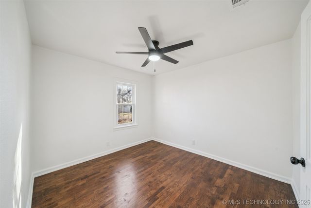 202 W 40th Place, Sand Springs, OK 74063