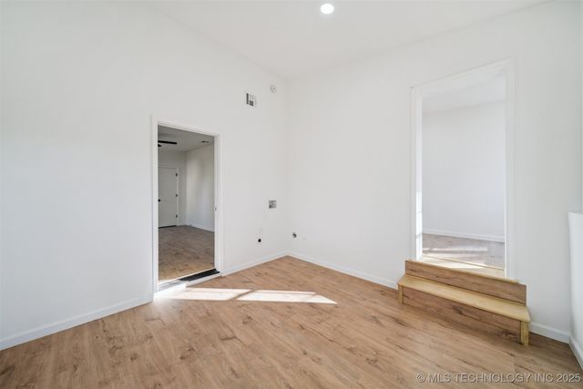 202 W 40th Place, Sand Springs, OK 74063