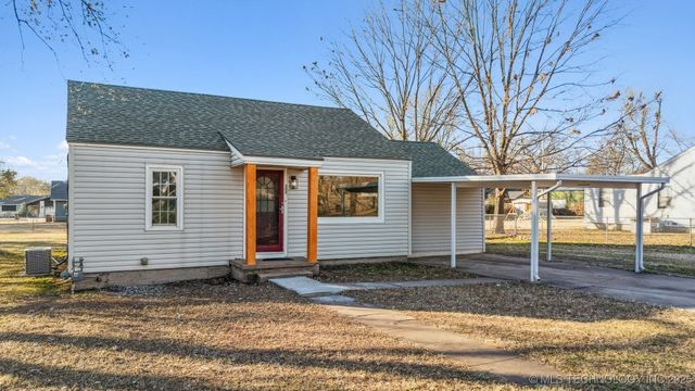 202 W 40th Place, Sand Springs, OK 74063