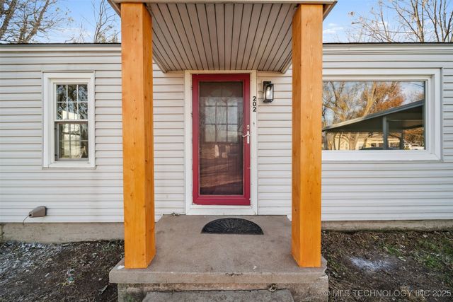 202 W 40th Place, Sand Springs, OK 74063