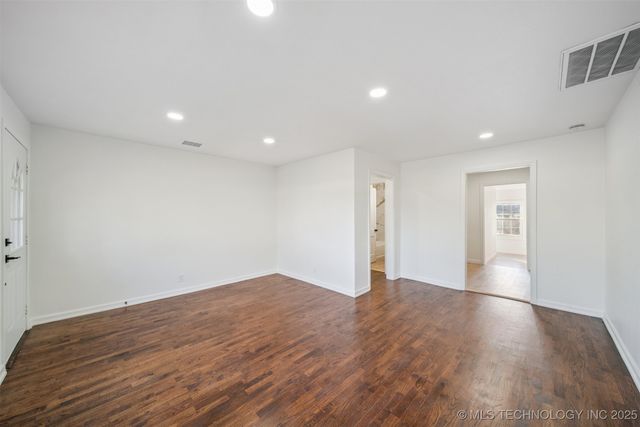 202 W 40th Place, Sand Springs, OK 74063