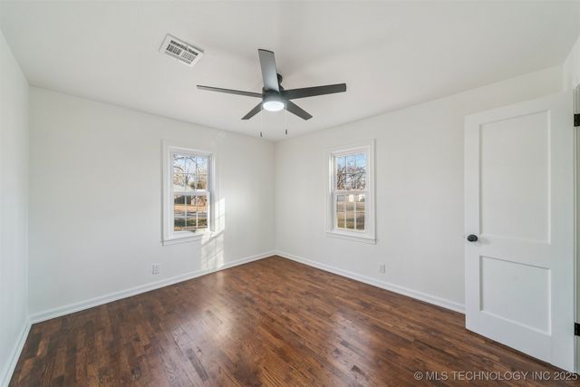 202 W 40th Place, Sand Springs, OK 74063