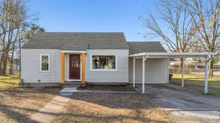 202 W 40th Place, Sand Springs, OK 74063