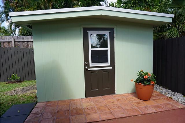 1917 NE 16th Terrace, Fort Lauderdale, FL 33305